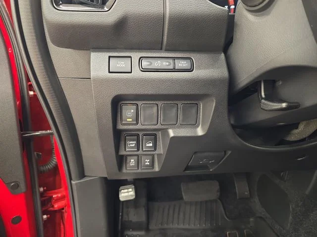 Used 2025 Red Alert Nissan PRO-4X image 33