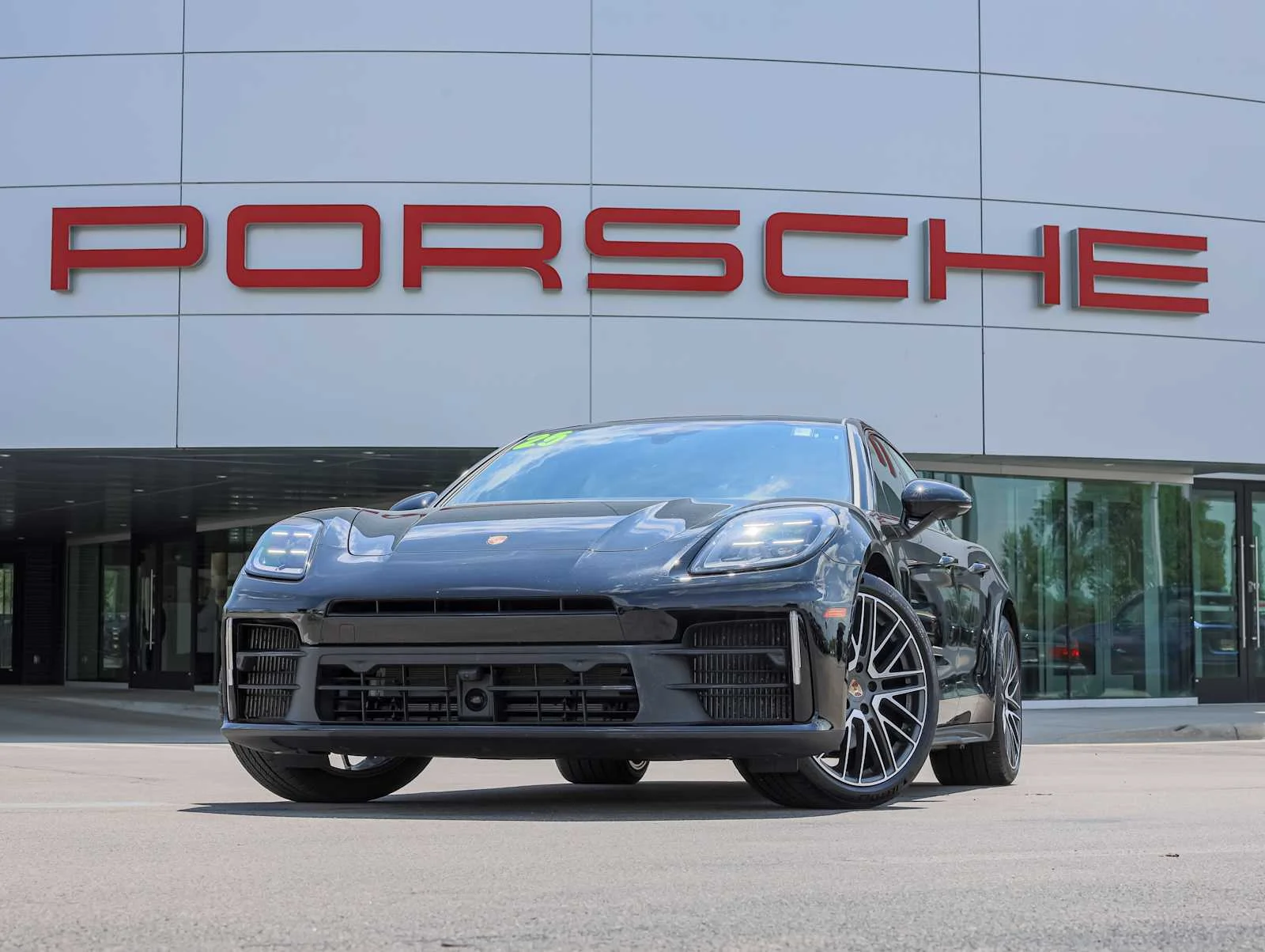2025 Porsche Panamera 4's photo