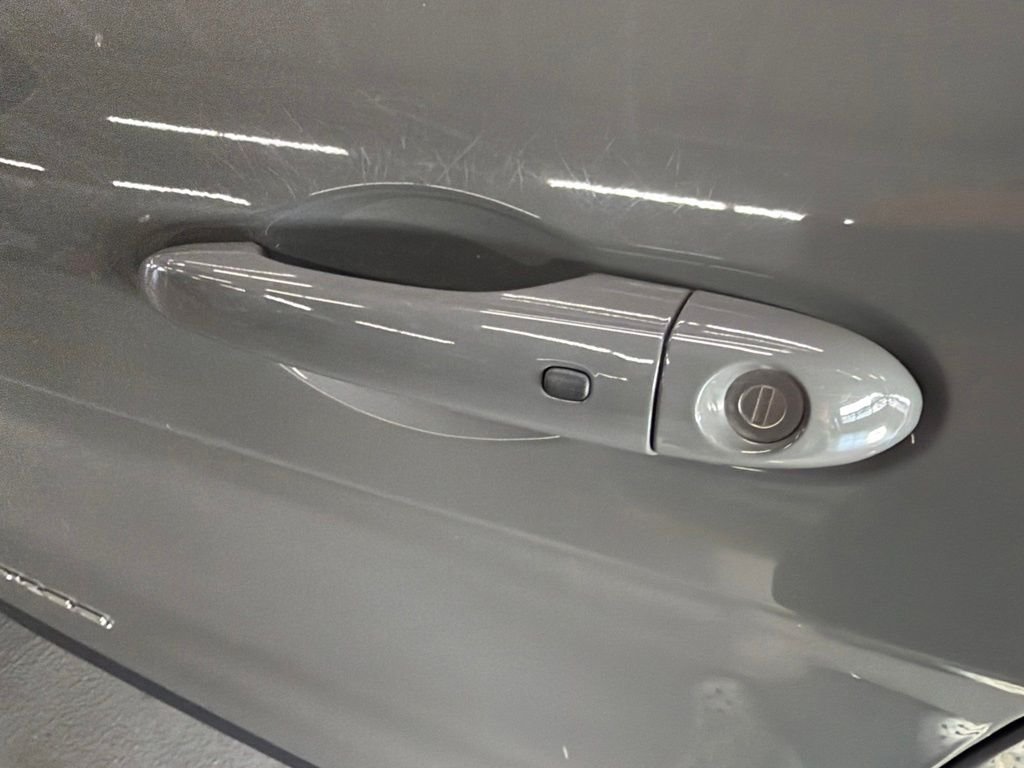Used 2022 Gray Clearcoat Jeep Latitude Lux image 6