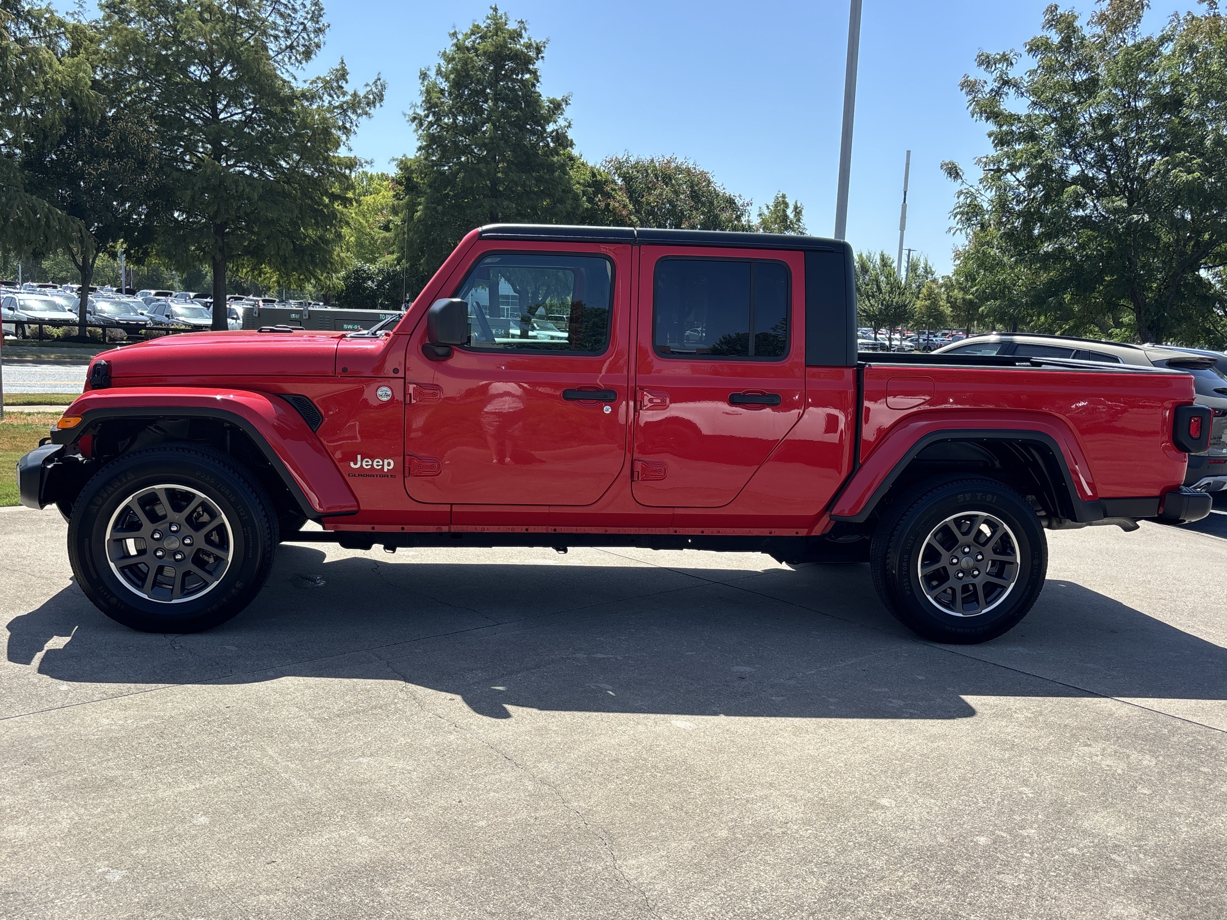 Used 2023 Firecracker Red Clearcoat Jeep Overland 4WD image 9