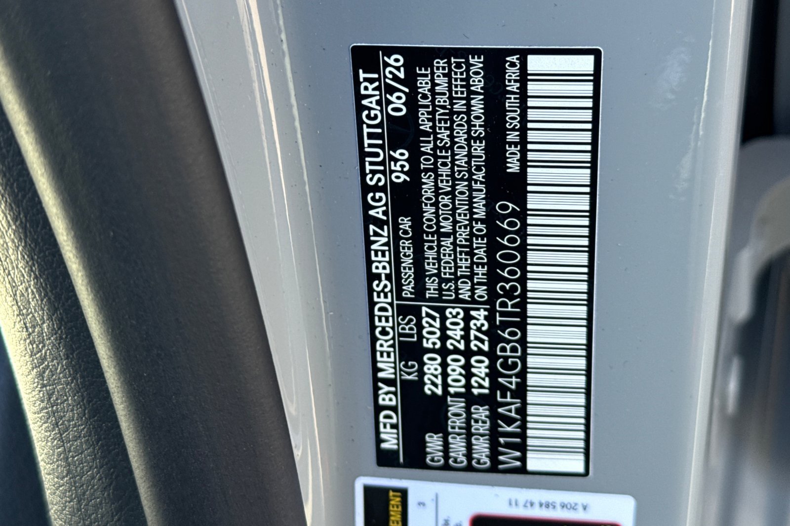 New 2026 MANUFAKTUR Alpine Grey Mercedes-Benz C 300 image 39