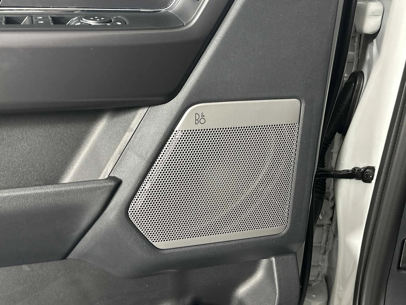 New 2026 Avalanche Gray Ford LARIAT image 12
