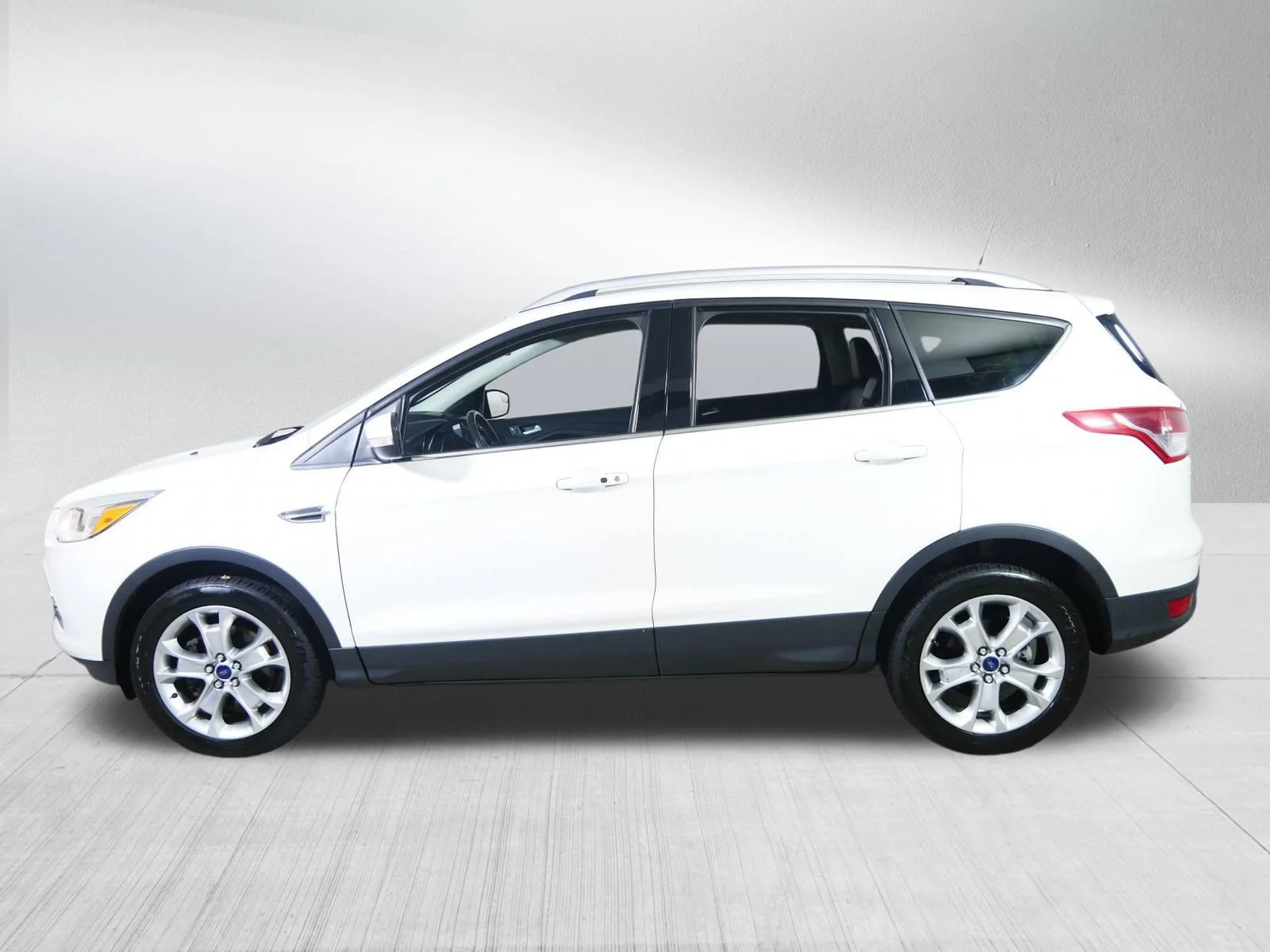 Used 2016 White Platinum Metallic Tri-Coat Ford Titanium image 4
