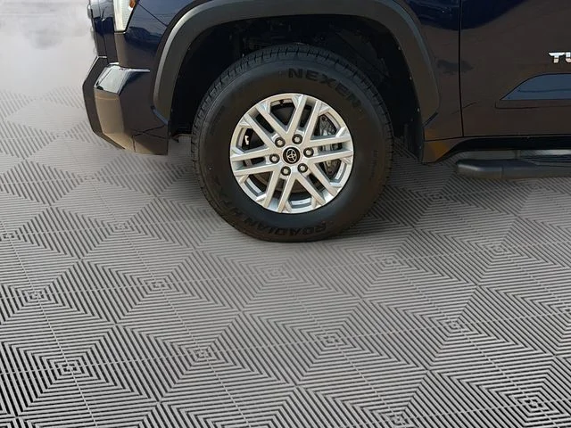 Used 2024  Toyota SR5 image 34