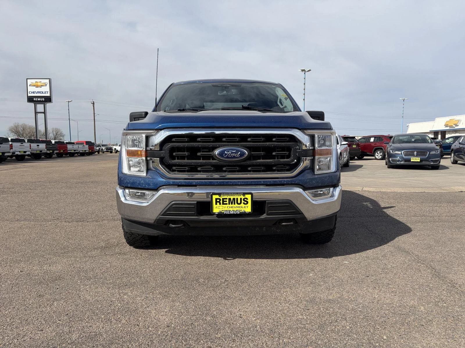 Used 2022  Ford XL image 2