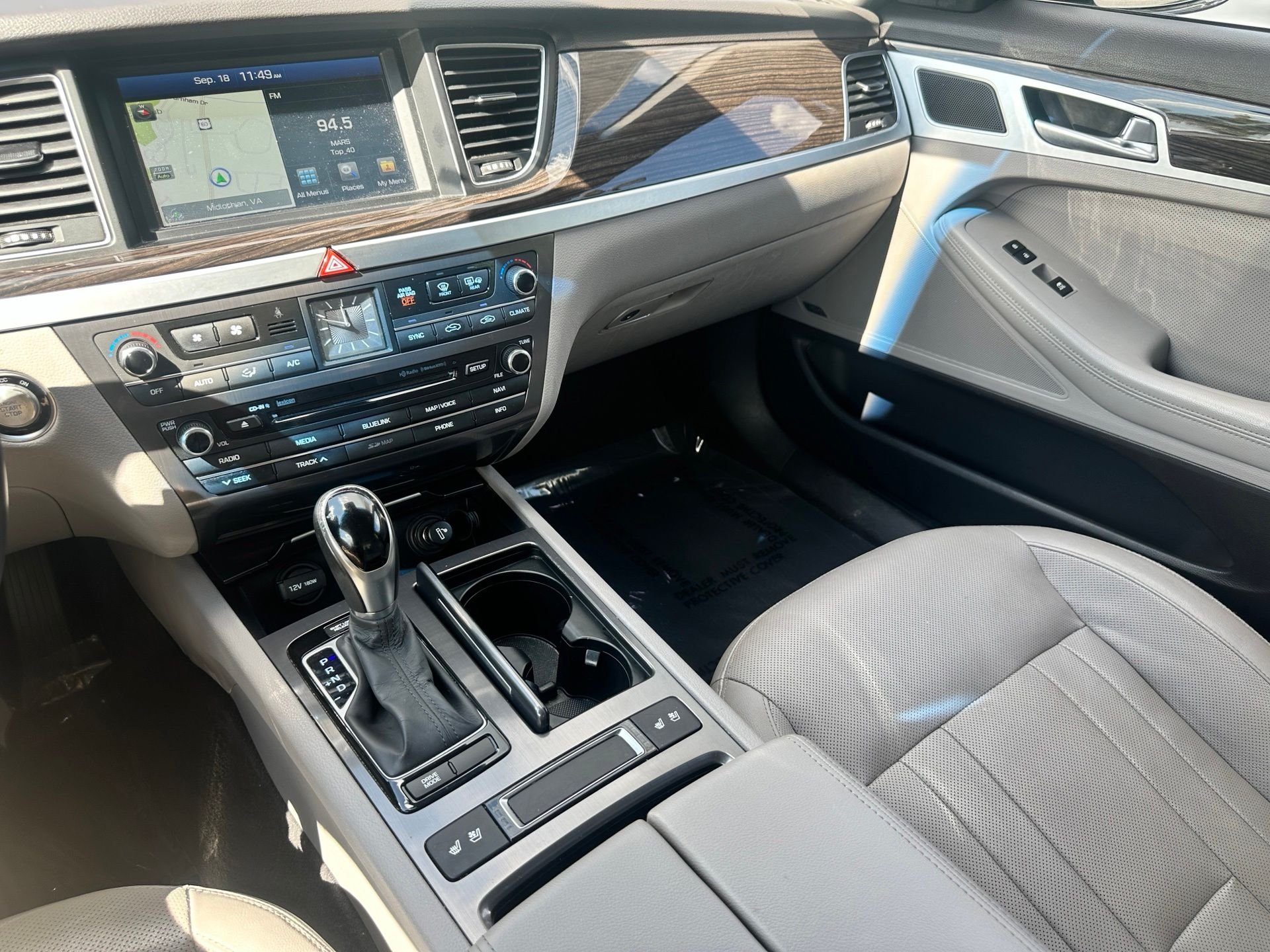 Used 2015 Blue Hyundai 3.8 image 16