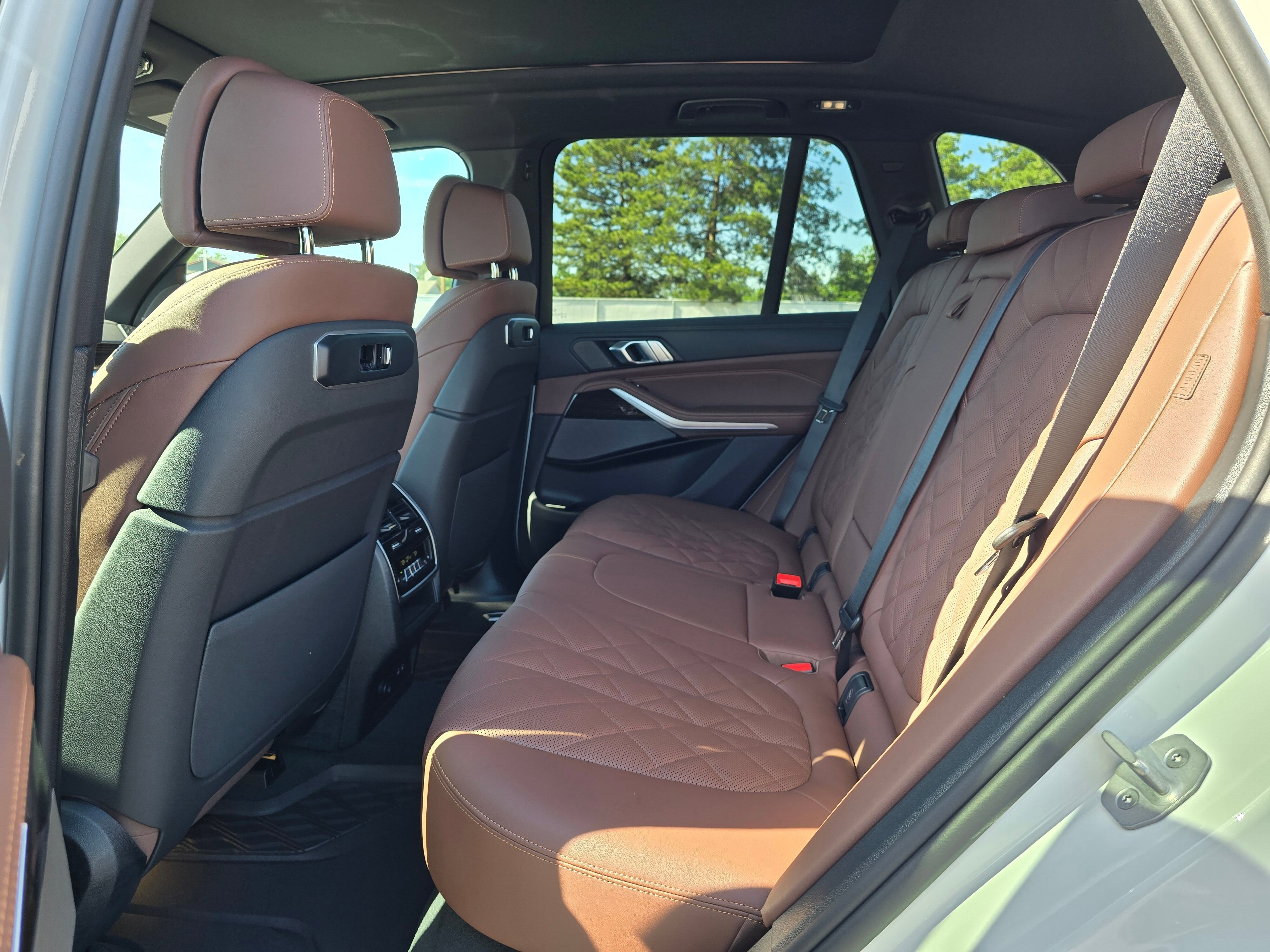 New 2026 Mineral White Metallic BMW xDrive50e image 42