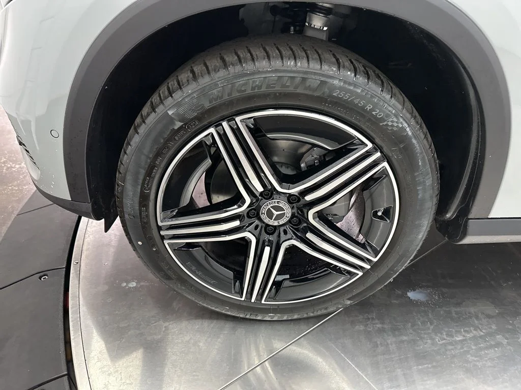 Used 2026 White Mercedes-Benz GLC 300 image 32
