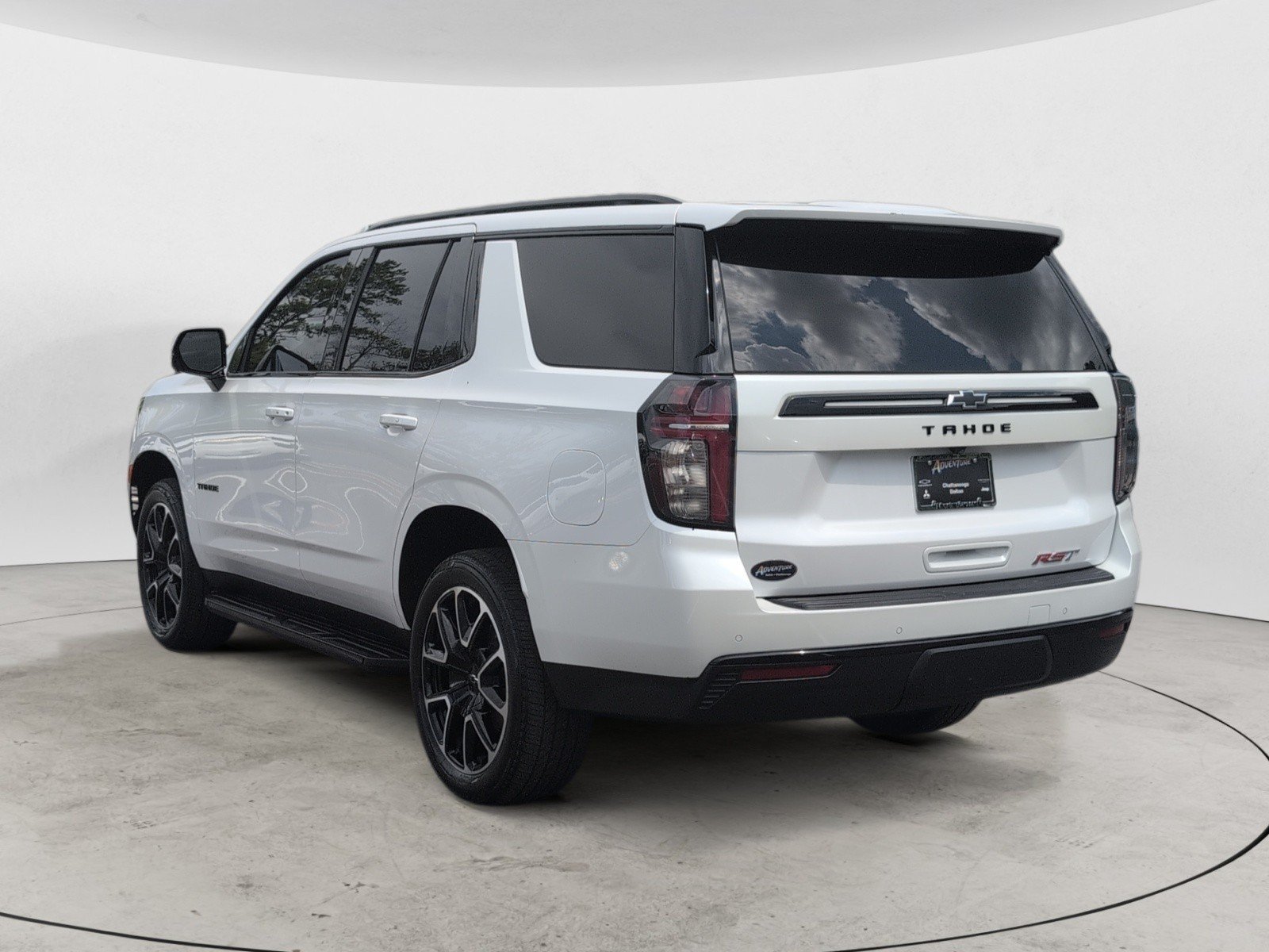 Used 2023 Iridescent Pearl Tricoat Chevrolet RST image 5