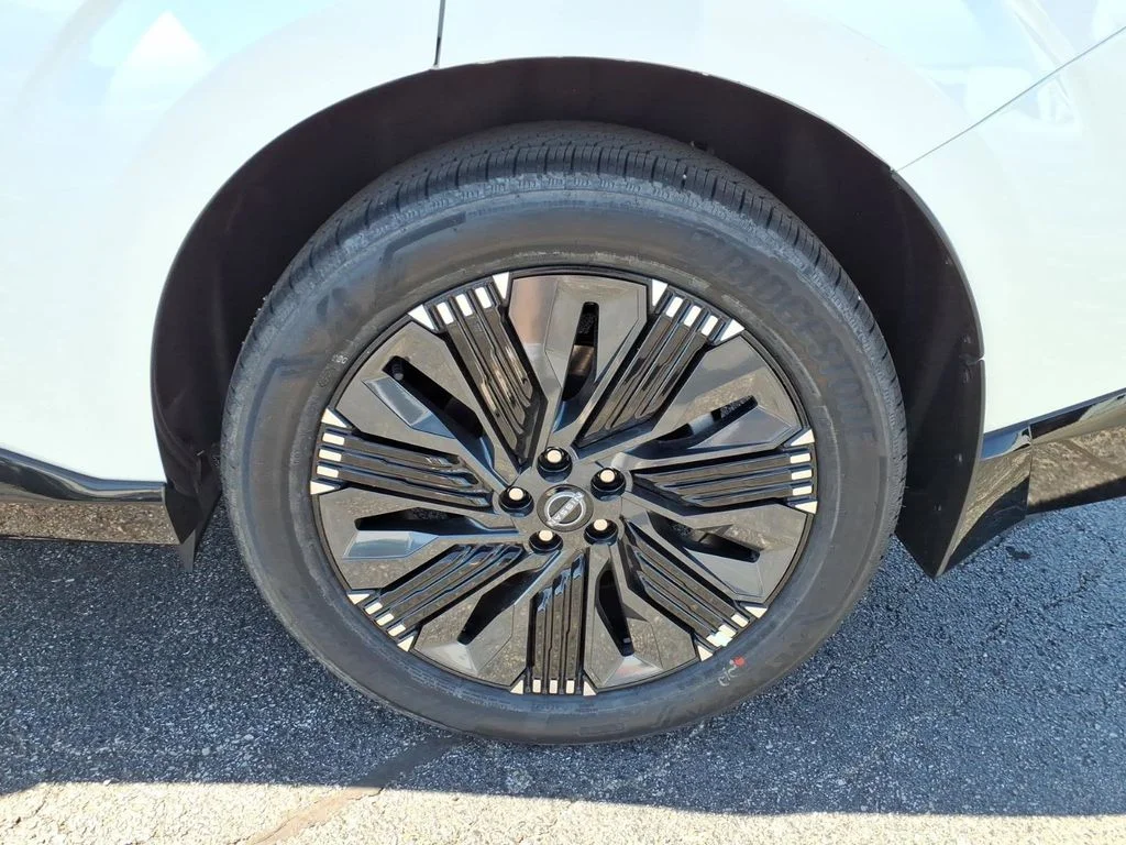 New 2026 Everest White Pearl TriCoat / Super Black Two-tone Nissan Platinum image 25
