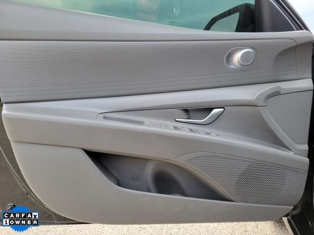 Used 2024 Black Hyundai SE image 13