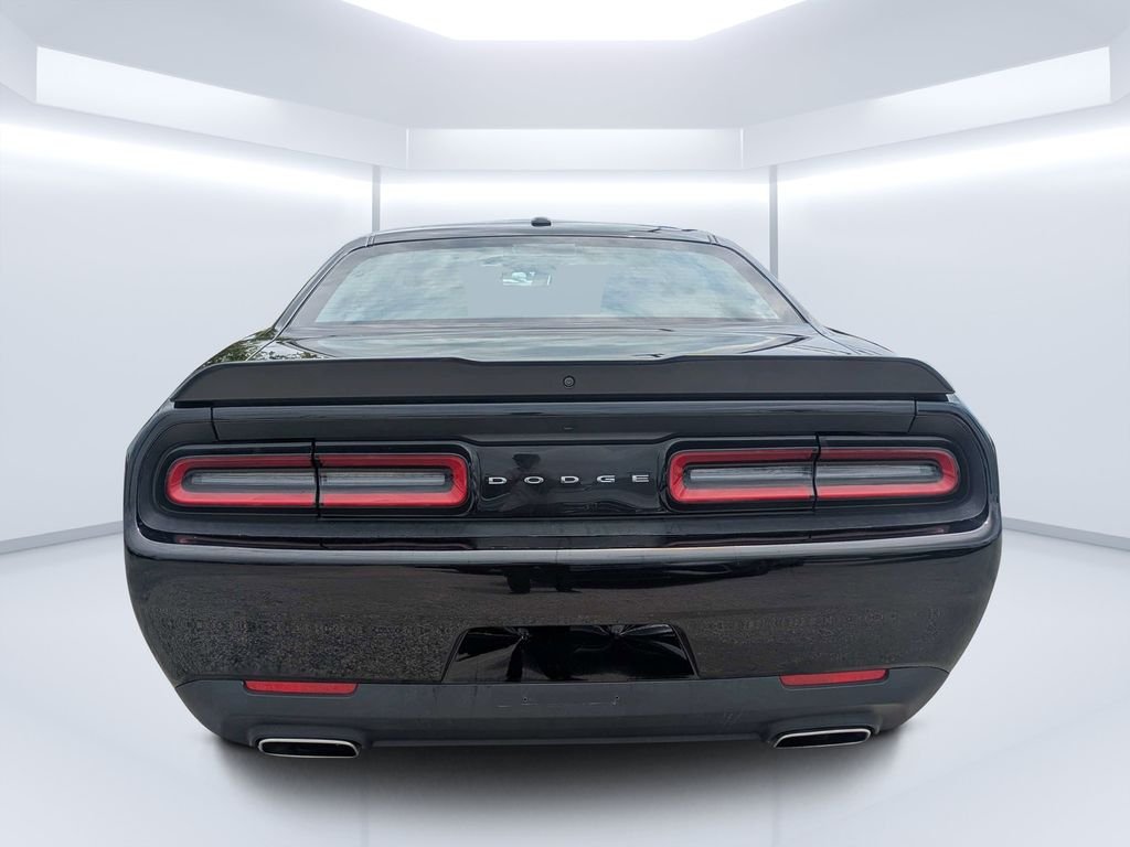 Used 2023 Black Dodge SXT image 5