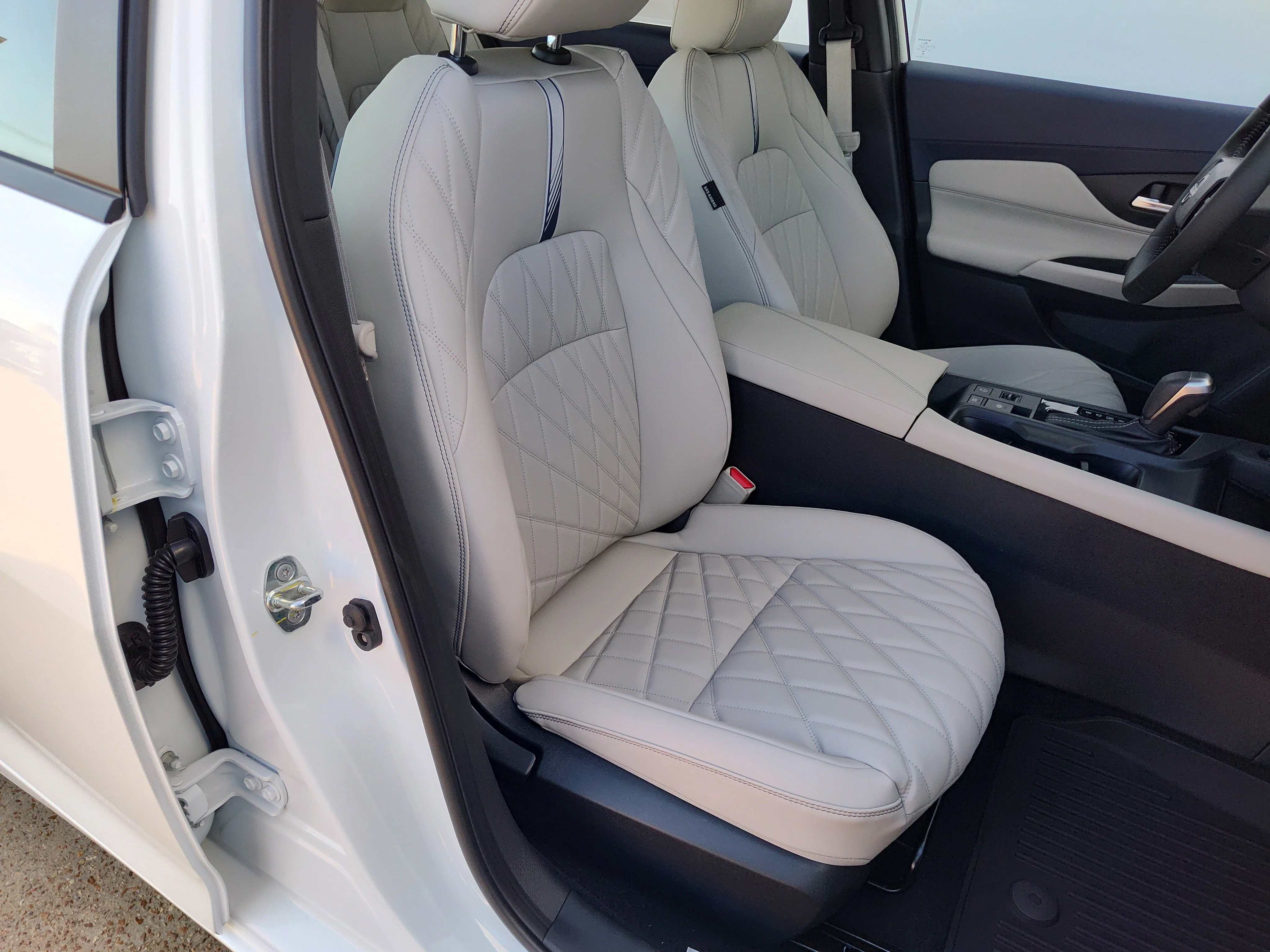 New 2026 Aspen White TriCoat Nissan SL image 13