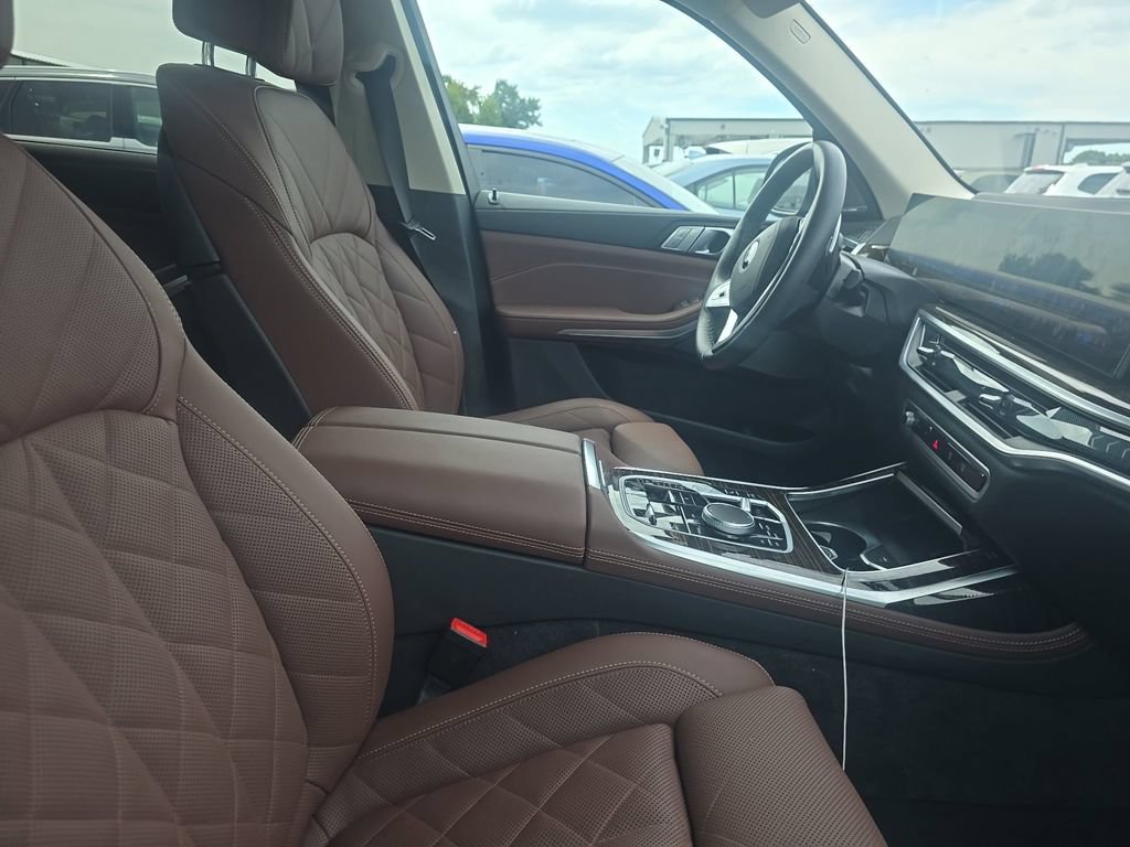 Used 2026 Black BMW xDrive40i image 10