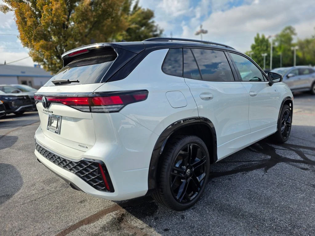 New 2026 Opal White w/Deep Black Roof Volkswagen 2.0T SE R-Line Black image 5