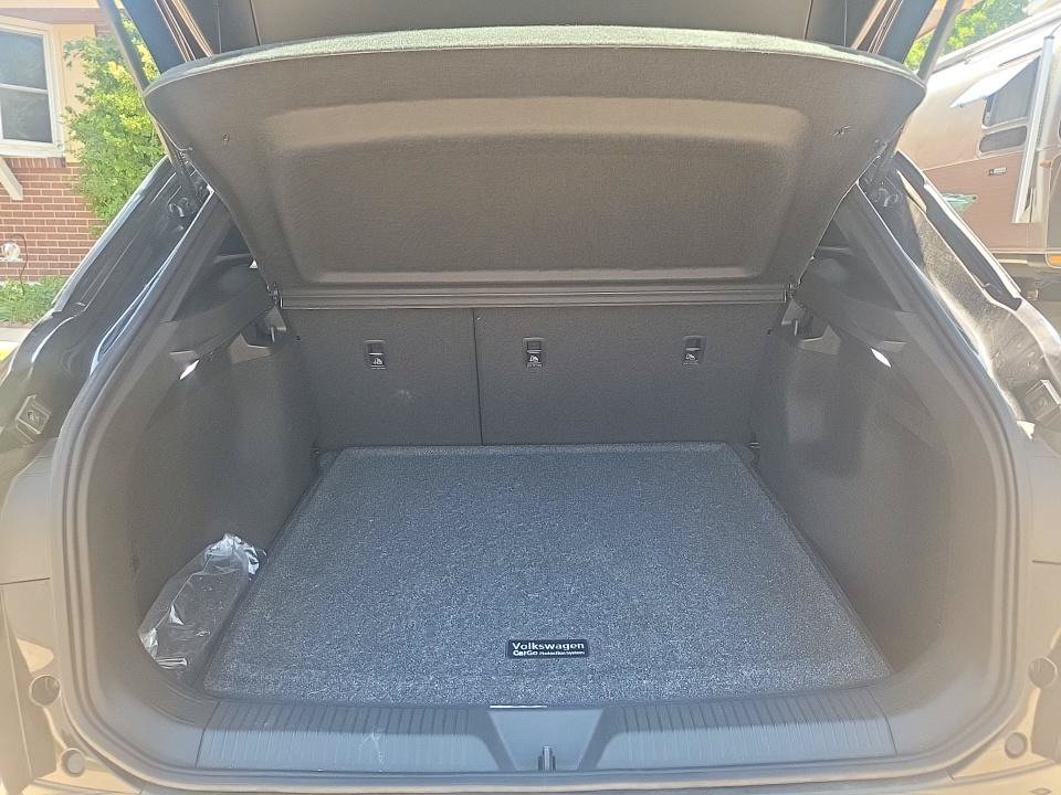 Used 2025 Deep Black Volkswagen Pro image 4