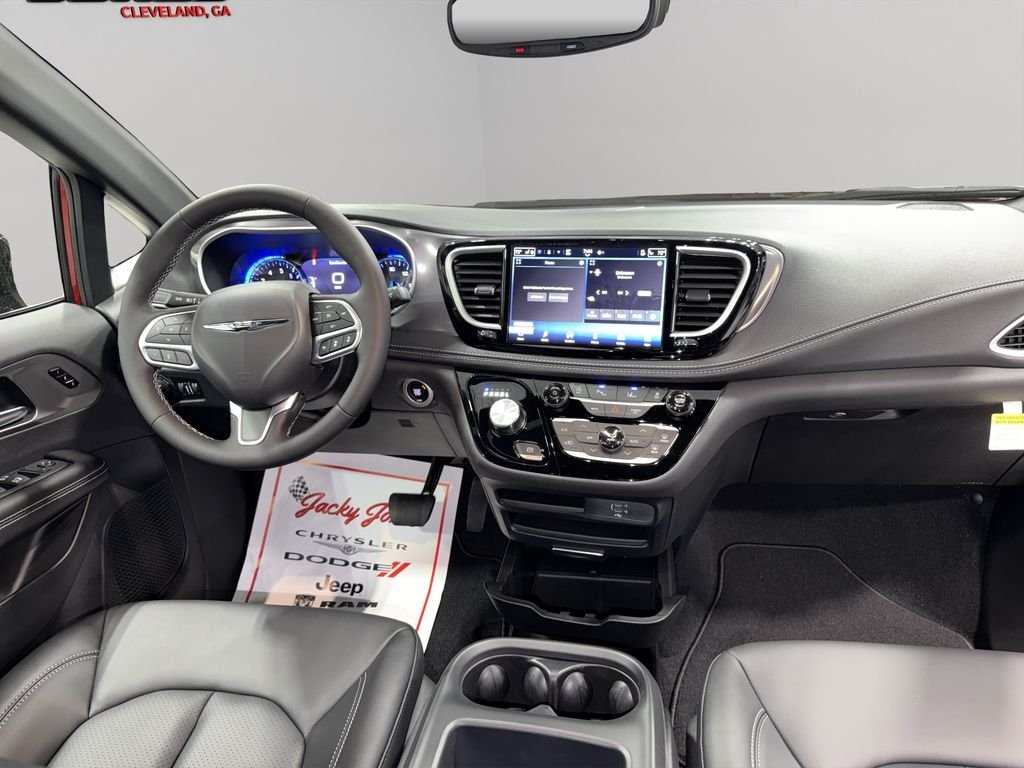New 2026 Red Hot Pearl-Coat Exterior Paint Chrysler Select image 19