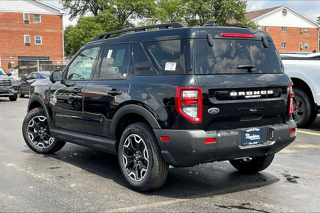 New 2025 Shadow Black Ford Outer Banks® image 5