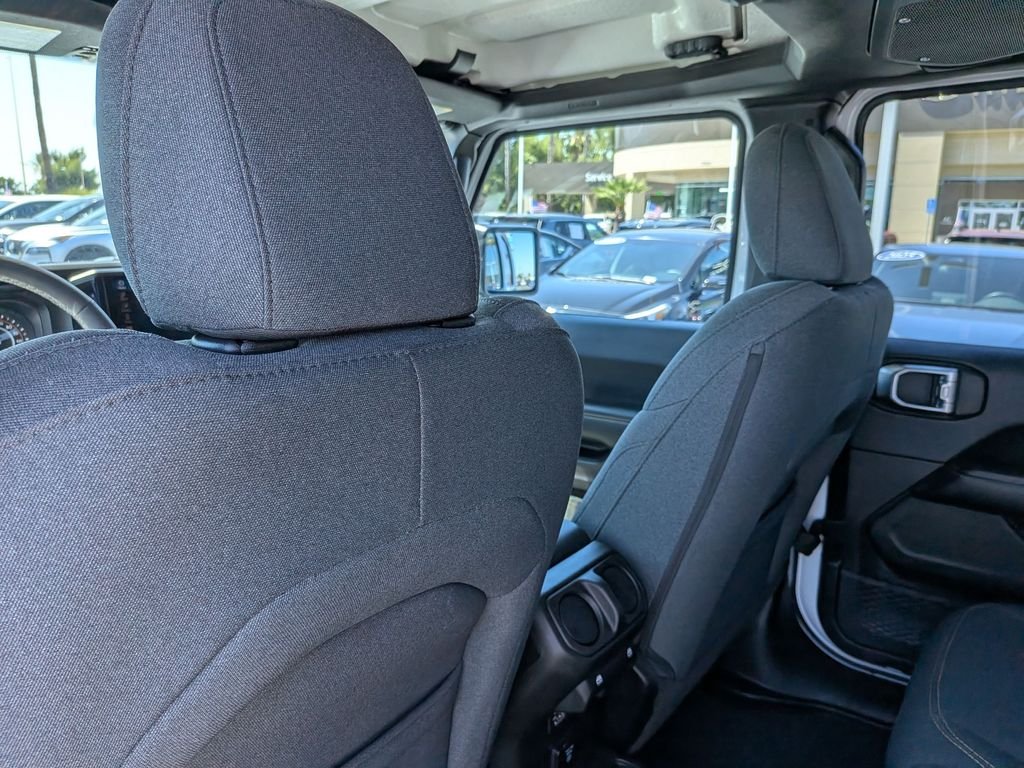 2025 Jeep Wrangler 4-Door Sahara - Photo 28