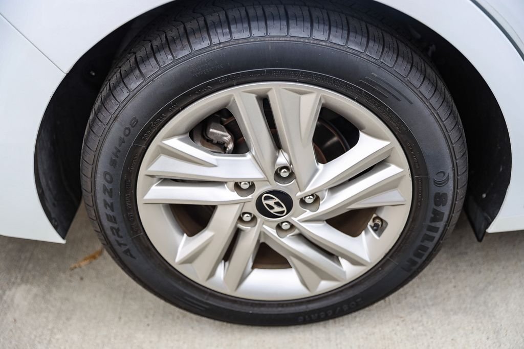 Used 2019 White Hyundai Value Edition image 7