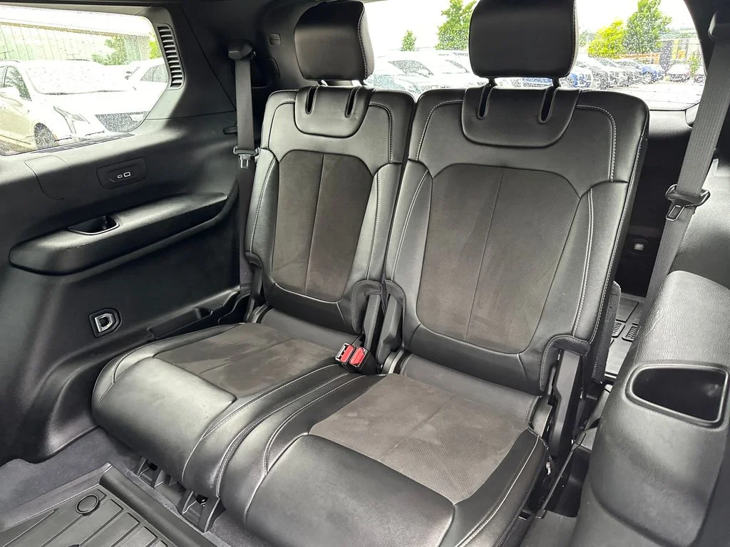Used 2023 White Jeep Altitude image 33
