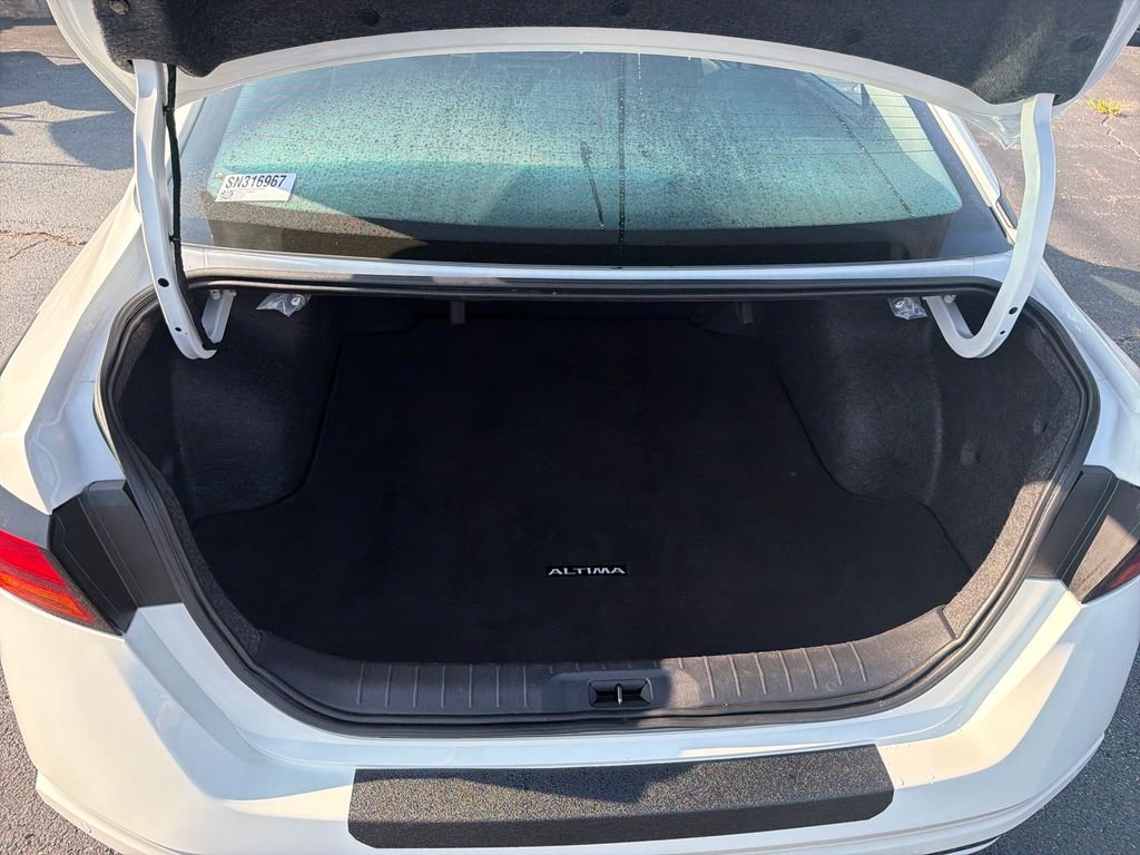 Used 2025 White Nissan 2.5 SV image 9