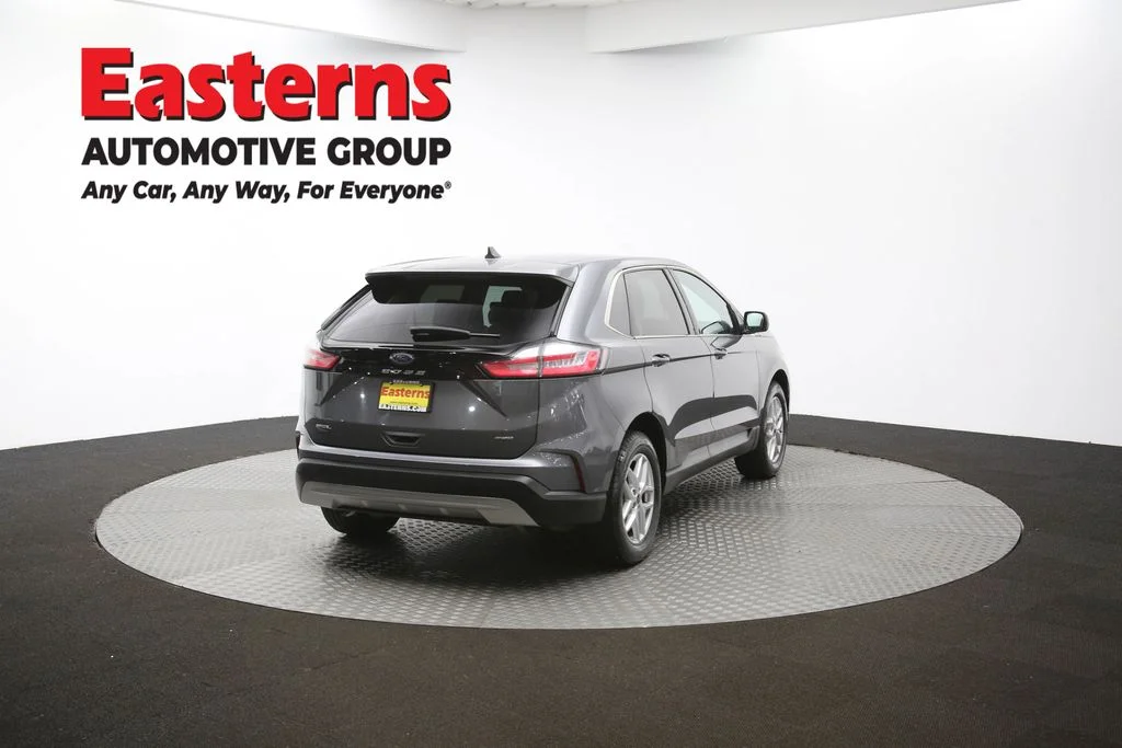 Used 2024 Gray Ford SEL image 37