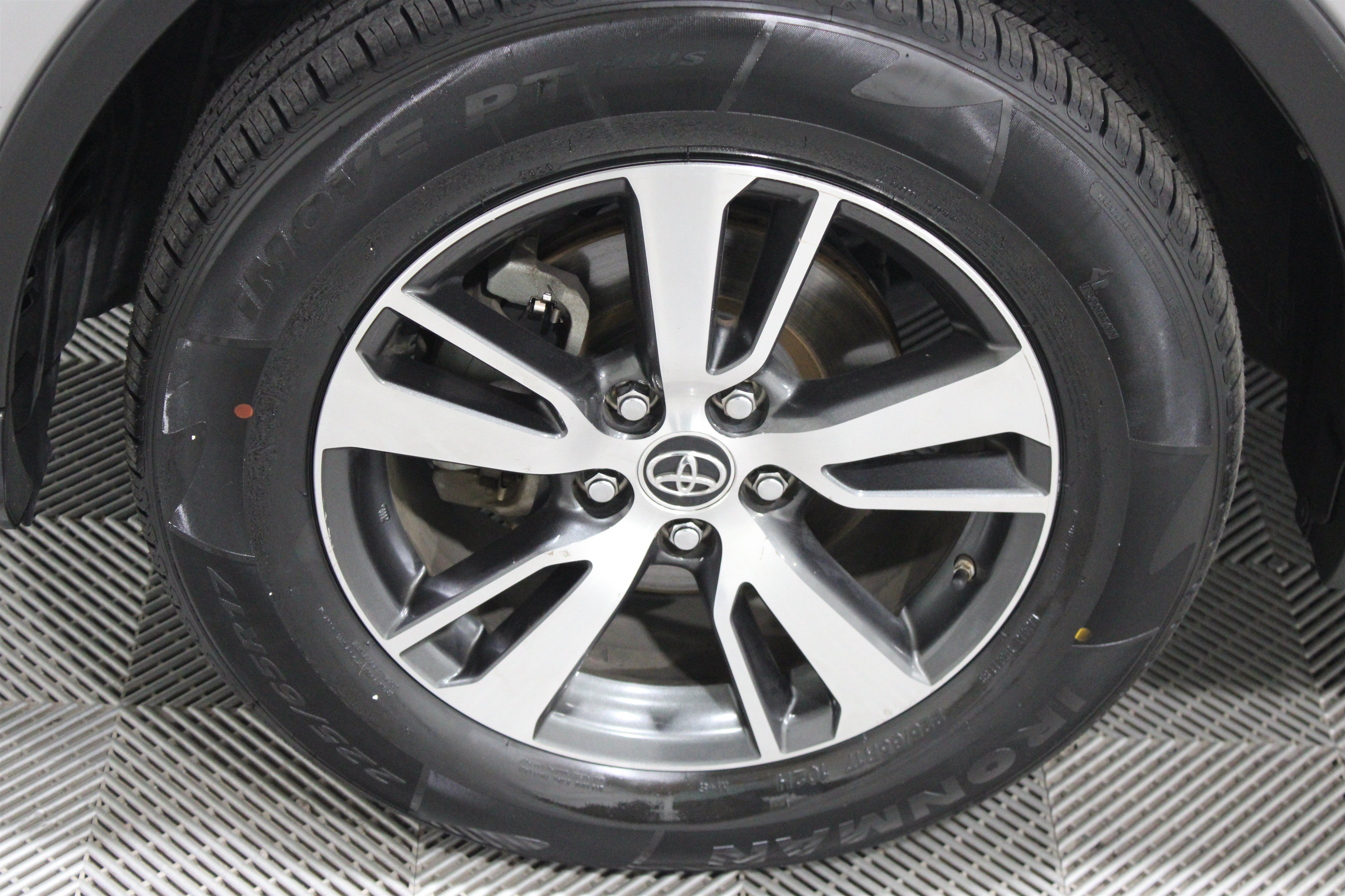 Used 2018 Silver Sky Metallic Toyota XLE image 35
