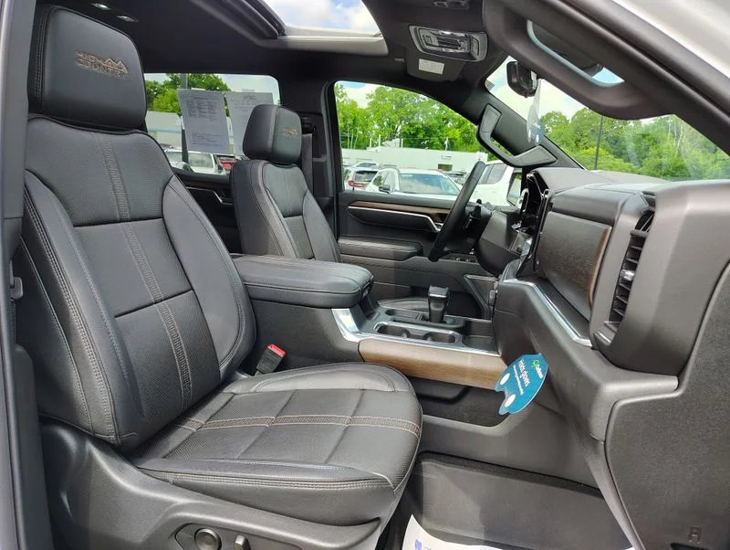 Used 2025 Beige Chevrolet High Country image 34