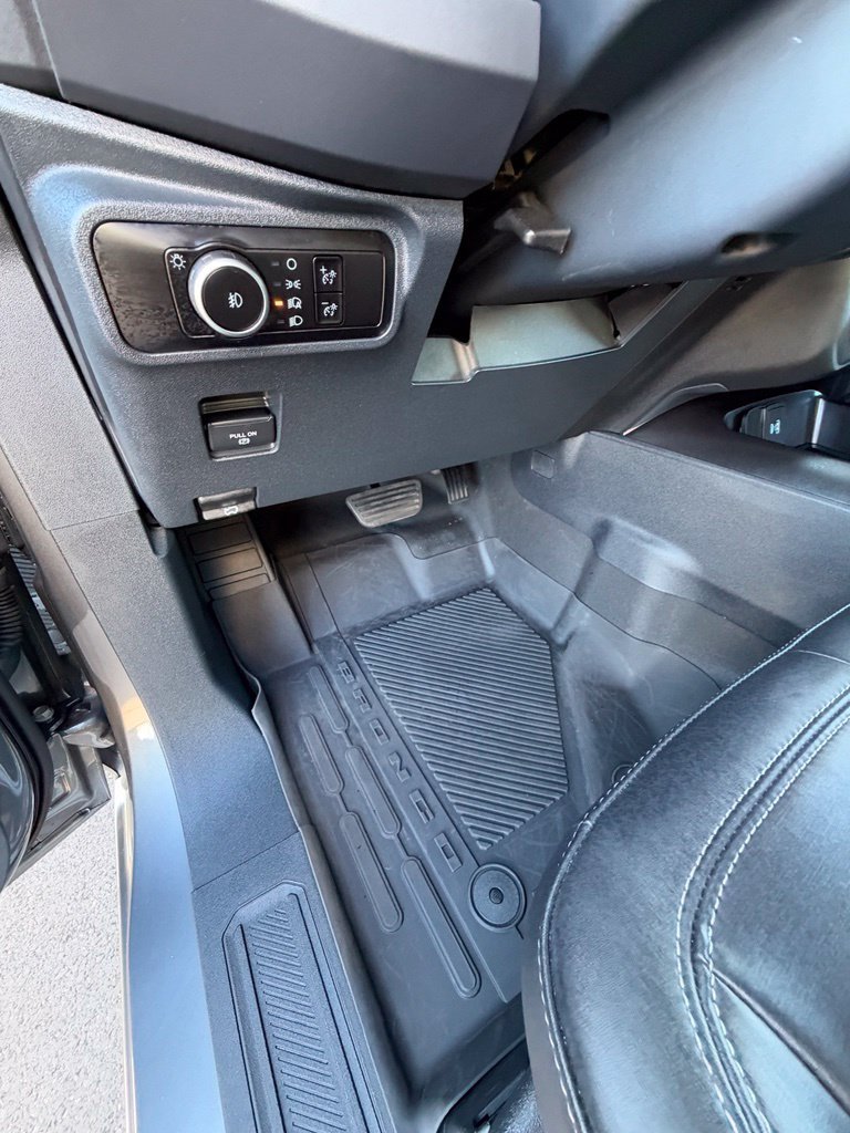 Used 2025 Gray Metallic Ford Badlands image 15