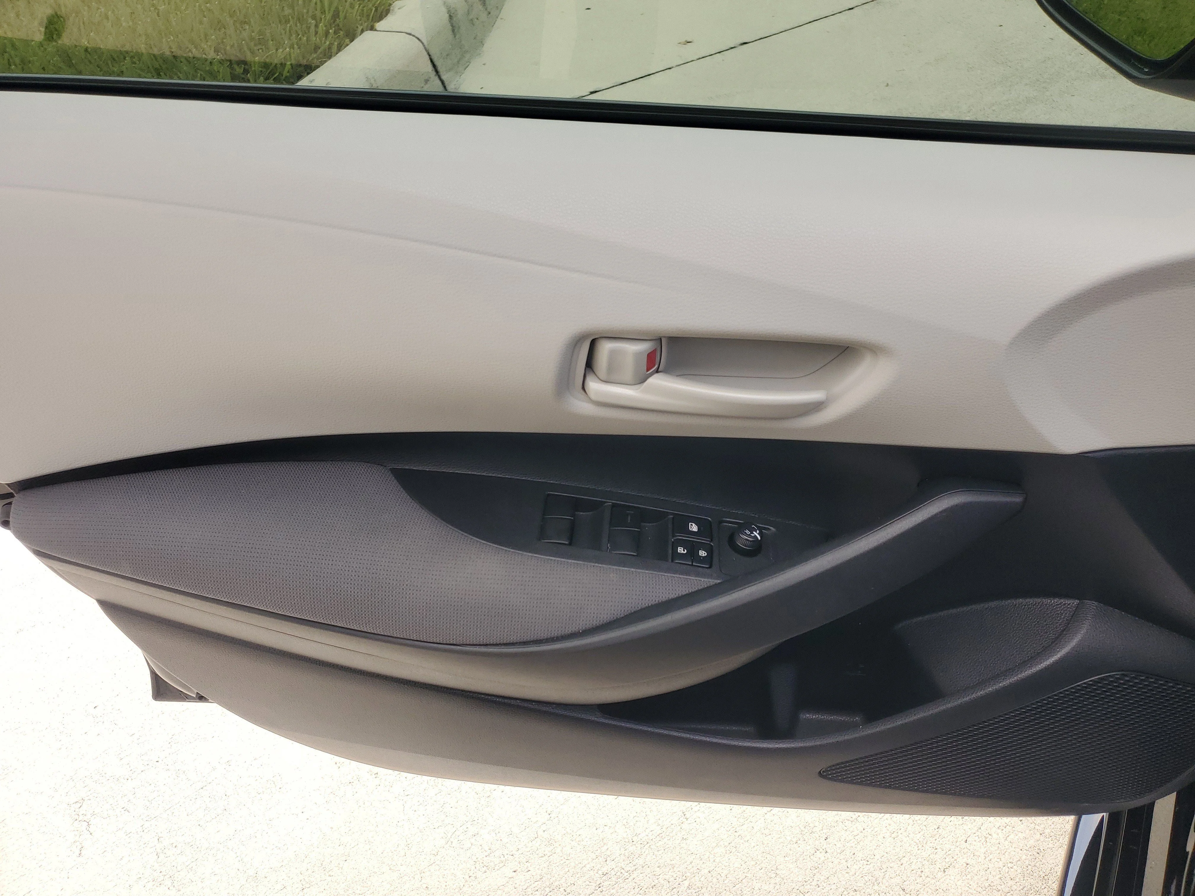 Used 2025 Midnight Black Metallic Toyota LE image 17