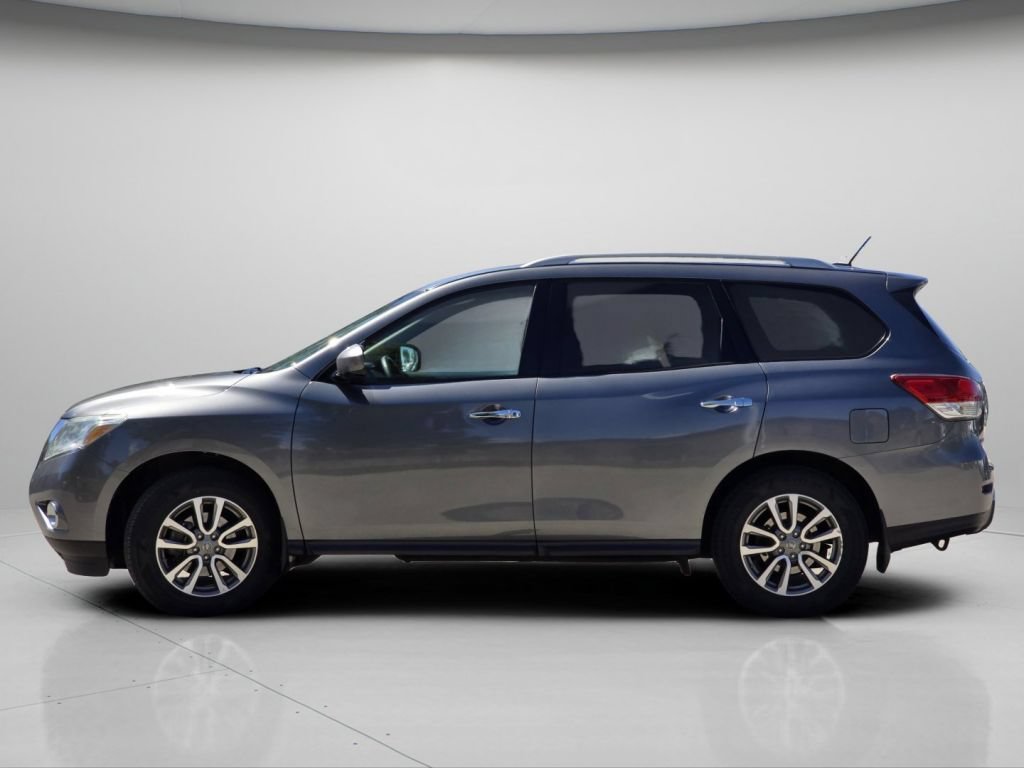 Used 2016 Gun Metallic Nissan SV image 18