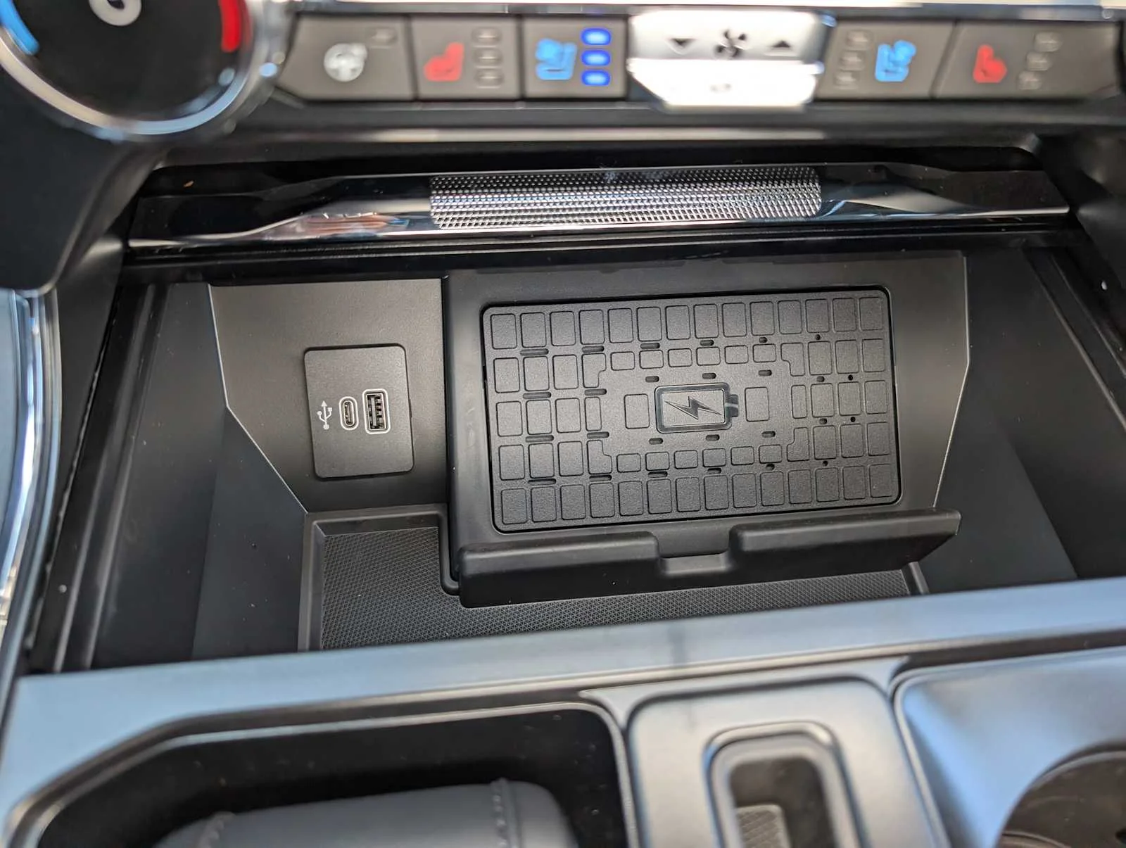 New 2026 Star White Metallic Tri-Coat Ford Lariat® image 28