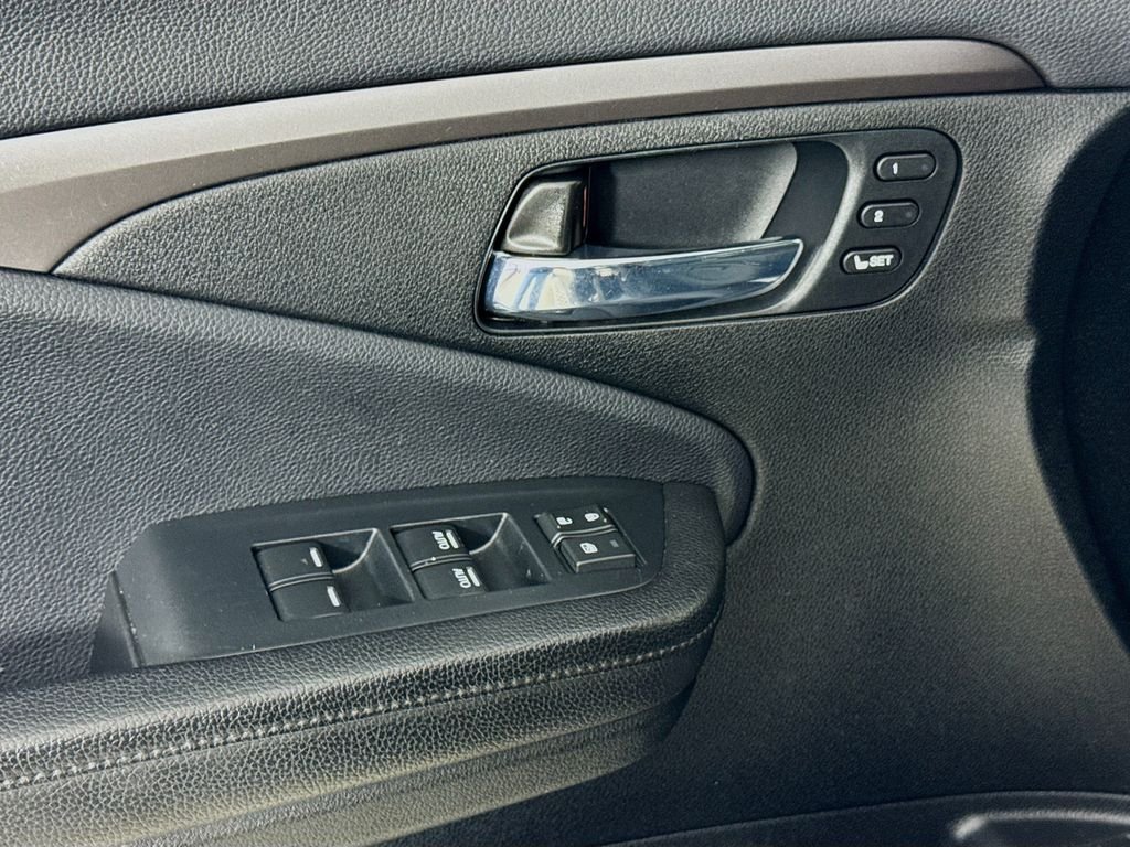 Certified Used 2021 Black Honda EX-L image 23