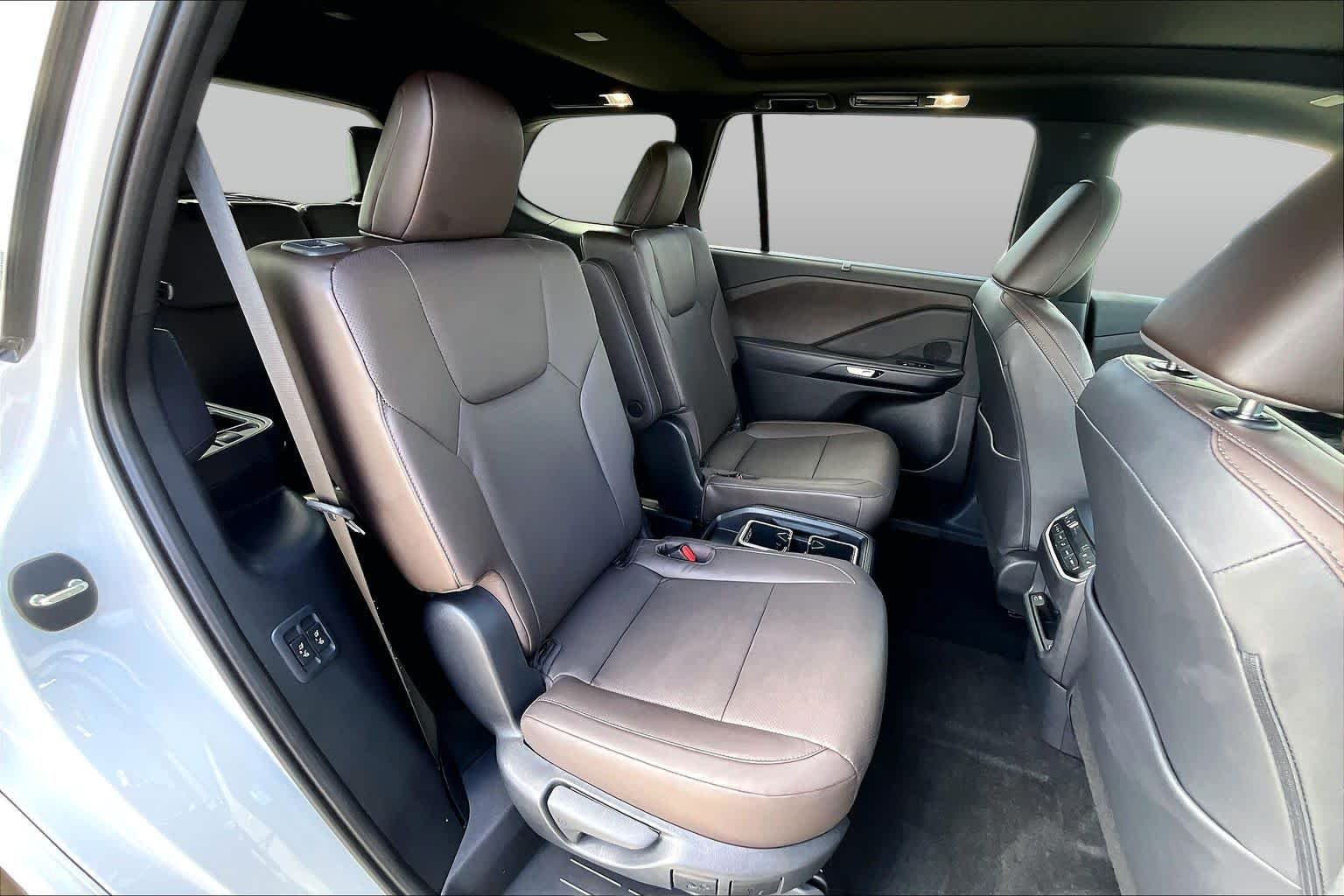 Used 2025 Wind Chill Pearl Lexus Premium image 20