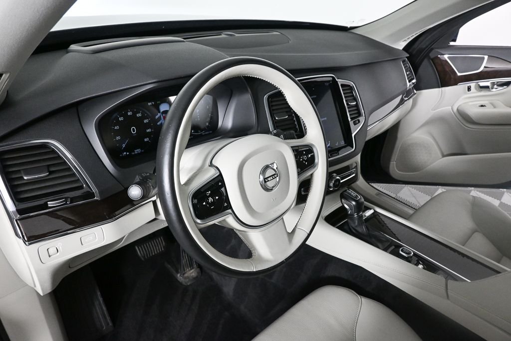 Used 2018 Blue Volvo T6 Momentum image 6