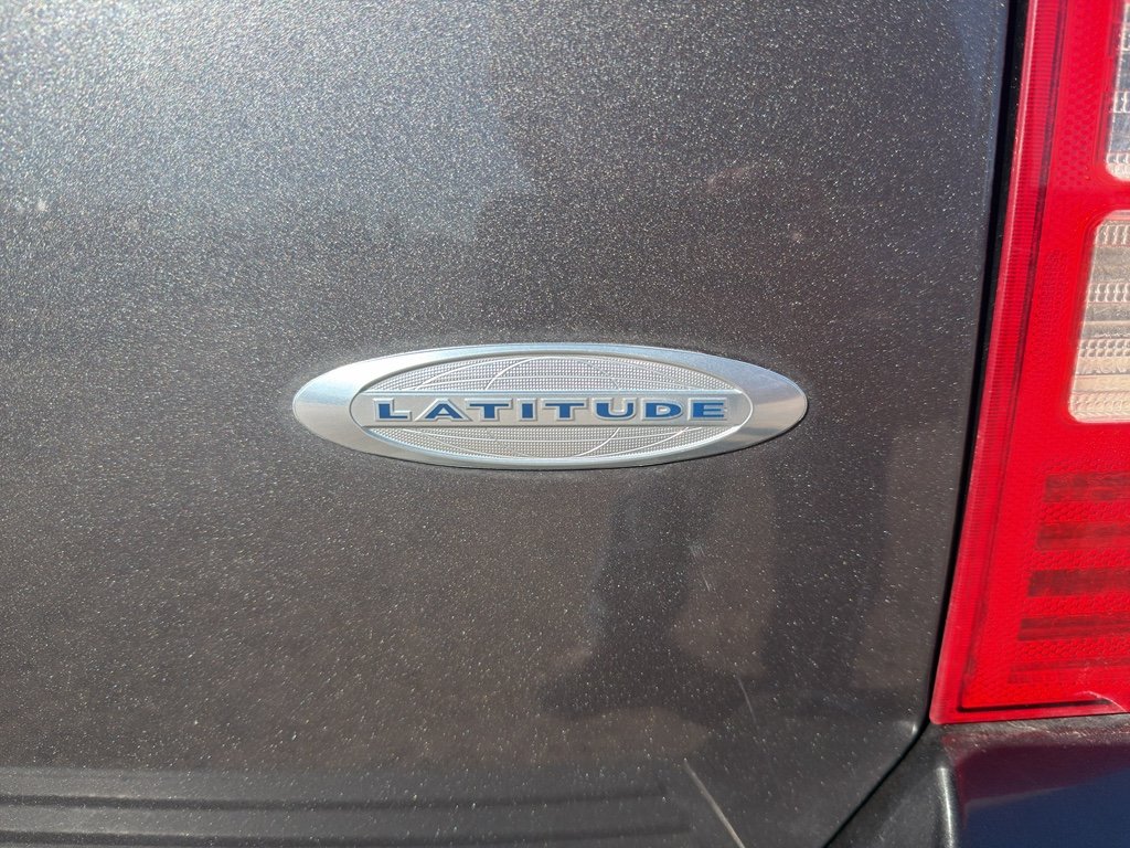 Used 2015 Granite Crystal Metallic Clearcoat Jeep Latitude image 23