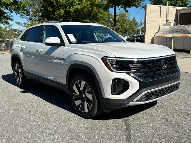 New 2026 White Volkswagen SE w/Technology image 3