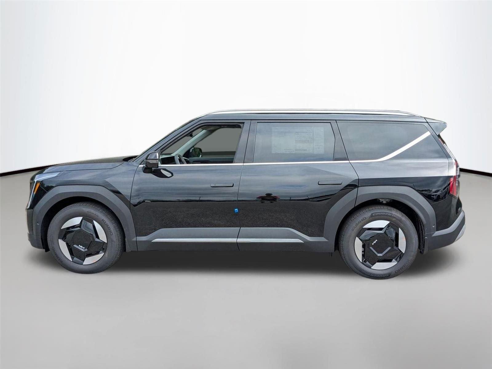 New 2026 EBONY BLACK KIA WIND image 9