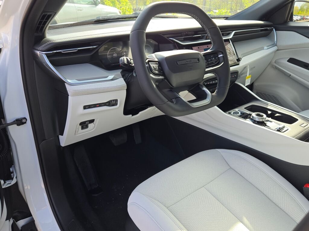 New 2026 Bright White Clear-Coat Exterior Paint Jeep Laredo image 20