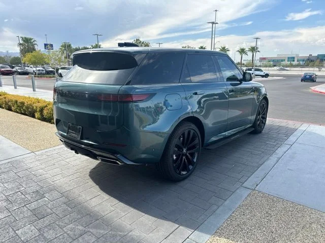 Used 2025 Green Land Rover Dynamic SE image 5