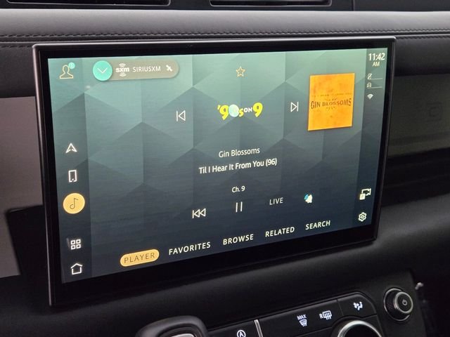 Used 2023 Gold Land Rover X-Dynamic SE image 23