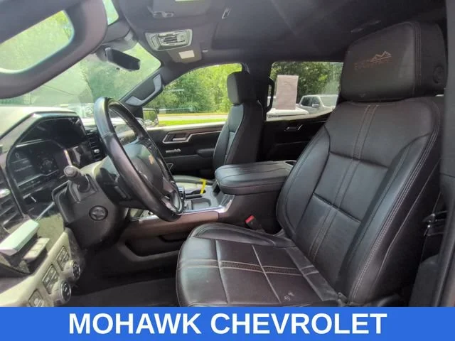 Used 2023 RADIANT RED TINTCOAT Chevrolet High Country image 9