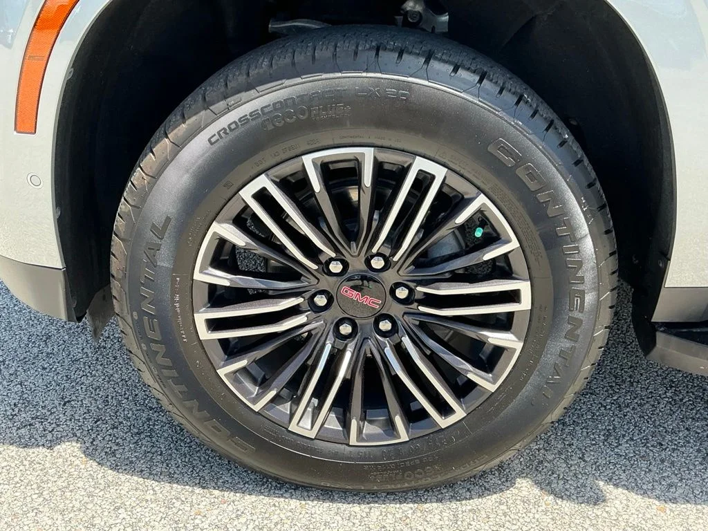 Used 2025 Silver GMC Elevation image 28
