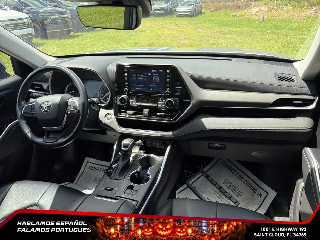 Used 2022 Silver Toyota XLE image 35
