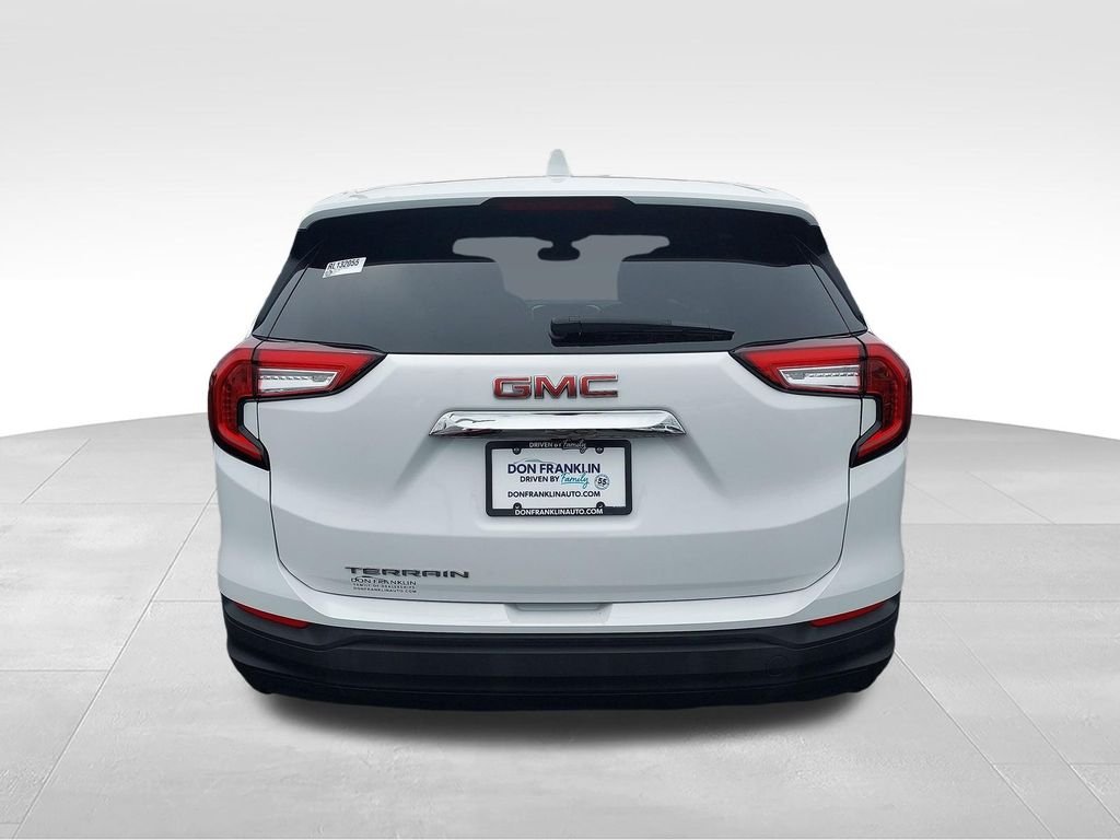 Used 2024 White GMC SLE image 4