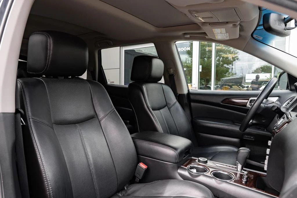 Used 2013 Black Nissan Platinum image 28