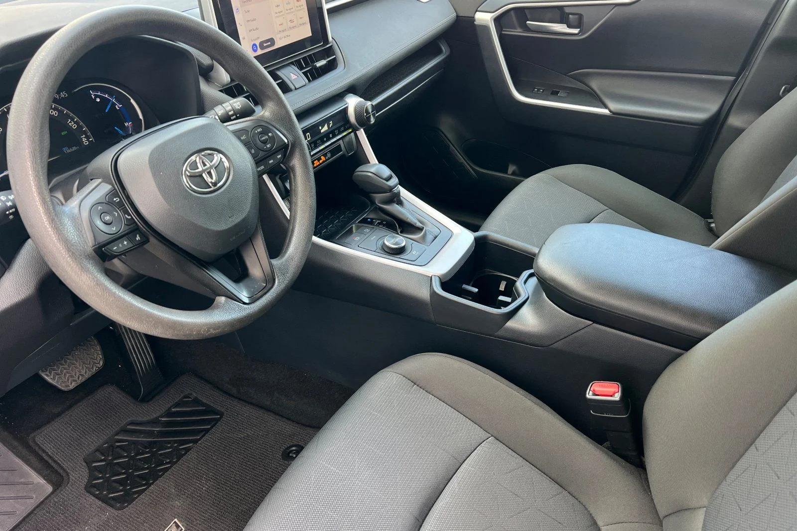 Used 2025 White Toyota XLE image 10