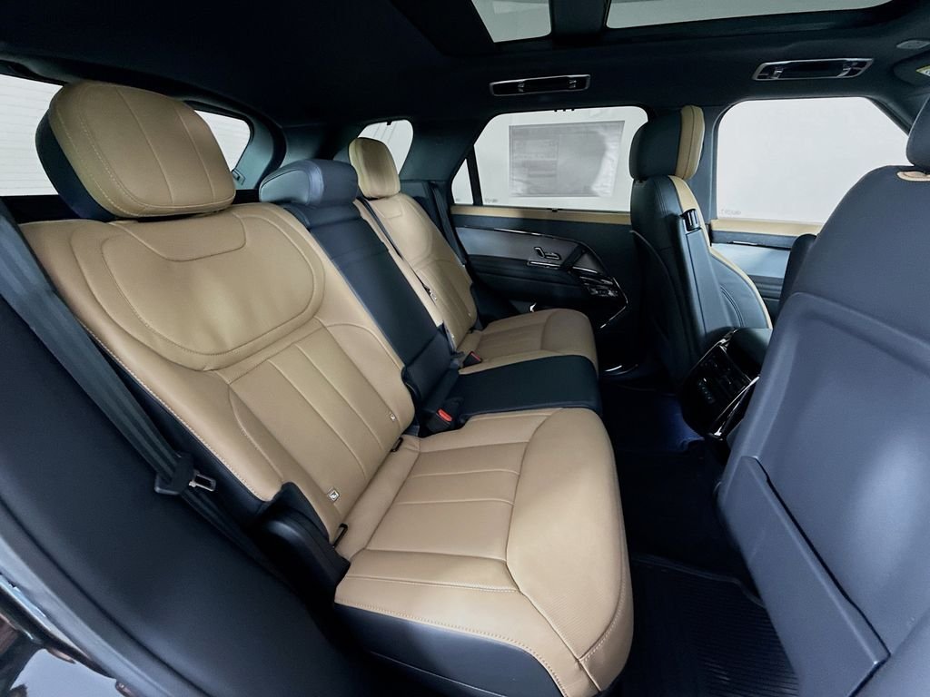 New 2026 Santorini Black Land Rover Dynamic SE image 28