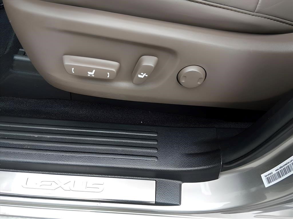 Used 2021 Silver Lexus GX 460 Premium image 24